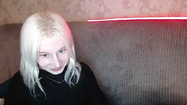 Snapshot of EnigmaSee chatting on May 1, 4:56 pm EnigmaSee online show from May 1, 4:56 pm