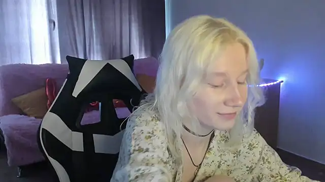 Snapshot of EnigmaSee chatting on June 26, 2:06 am EnigmaSee online show from June 26, 2:06 am