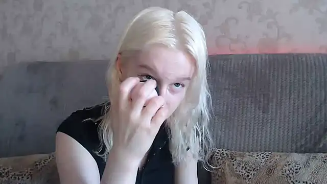 Snapshot of EnigmaSee chatting on July 25, 9:17 am EnigmaSee online show from July 25, 9:17 am