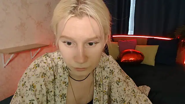 Snapshot of EnigmaSee chatting on July 15, 9:05 am EnigmaSee online show from July 15, 9:05 am
