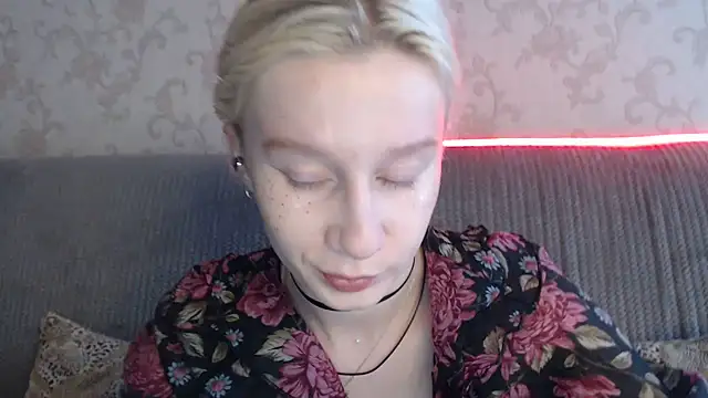 Snapshot of EnigmaSee chatting on July 19, 2:09 am EnigmaSee online show from July 19, 2:09 am