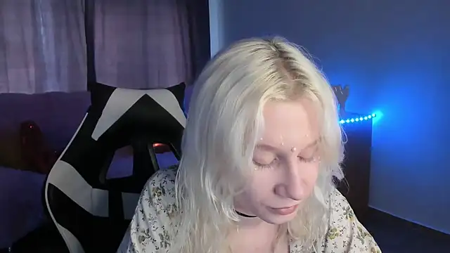 Snapshot of EnigmaSee chatting on July 10, 1:49 am EnigmaSee online show from July 10, 1:49 am