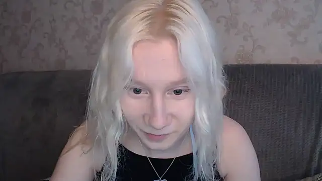 Snapshot of EnigmaSee chatting on June 7, 2:17 am EnigmaSee online show from June 7, 2:17 am