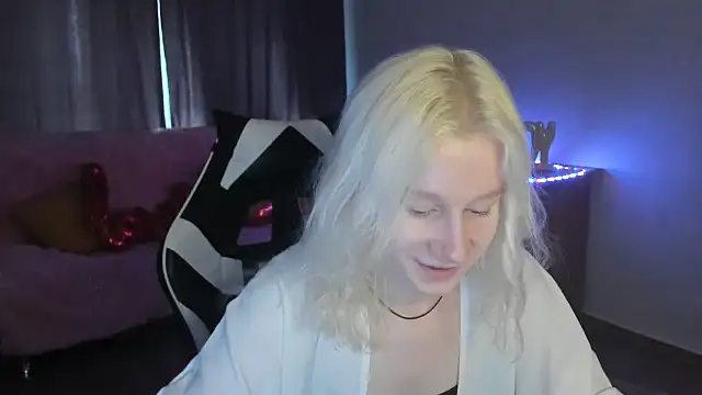 Snapshot of EnigmaSee chatting on June 27, 12:22 pm EnigmaSee online show from June 27, 12:22 pm