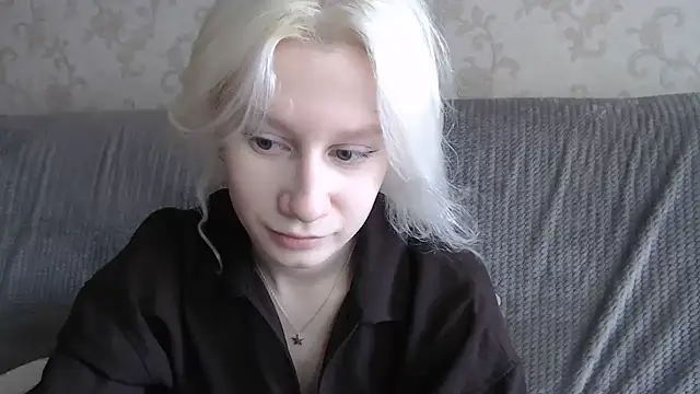 Snapshot of EnigmaSee chatting on June 17, 8:47 am EnigmaSee online show from June 17, 8:47 am