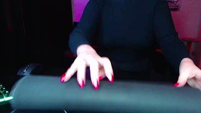 Fluffy Tiffy online show from November 10, 12:04 am