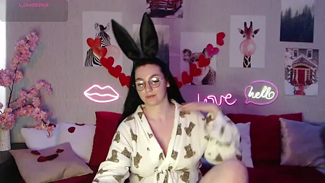 Fluffy Tiffy online show from February 14, 7:07 am