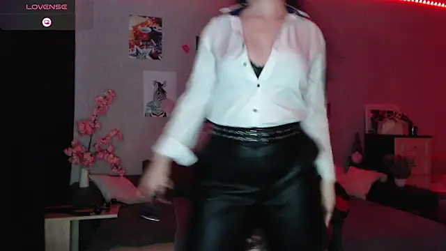 Fluffy Tiffy online show from February 26, 7:02 am