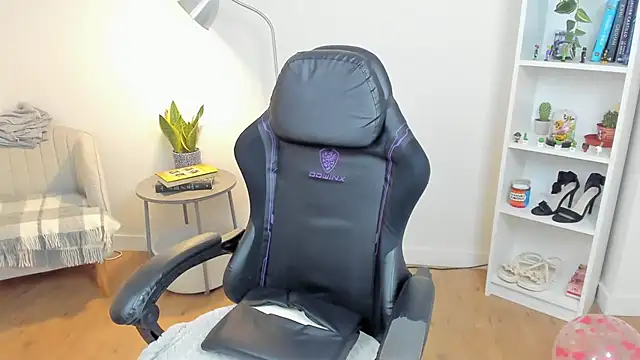 Snapshot of _BellaEvans_ chatting on November 10, 5:45 am BellaEvans online show from November 10, 5:45 am