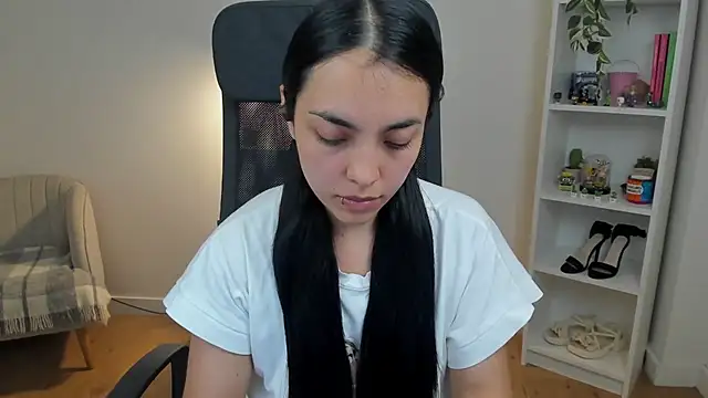 Snapshot of _BellaEvans_ chatting on June 5, 4:50 am BellaEvans online show from June 5, 4:50 am