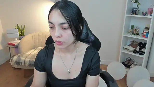  BellaEvans  online show from April 14, 4:50 am