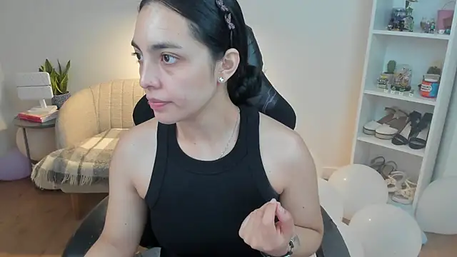  BellaEvans  online show from April 11, 4:53 am