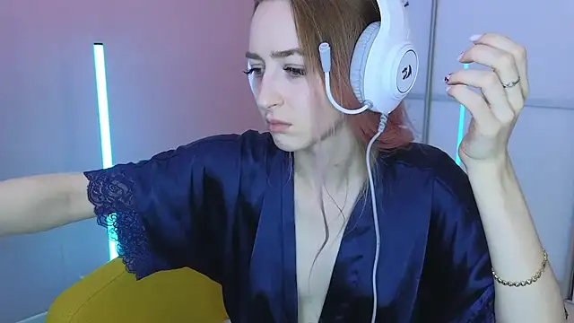 MichaDenver online show from March 11, 2:40 pm