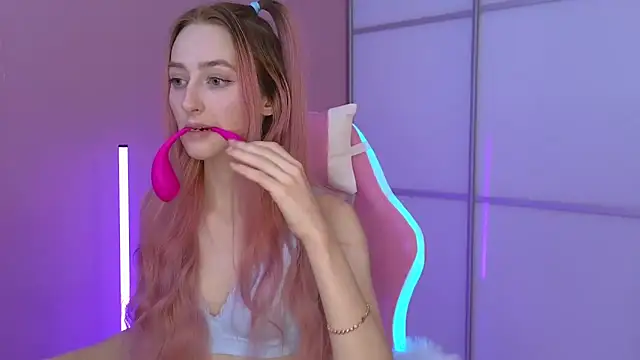 MichaDenver online show from December 11, 1:39 pm