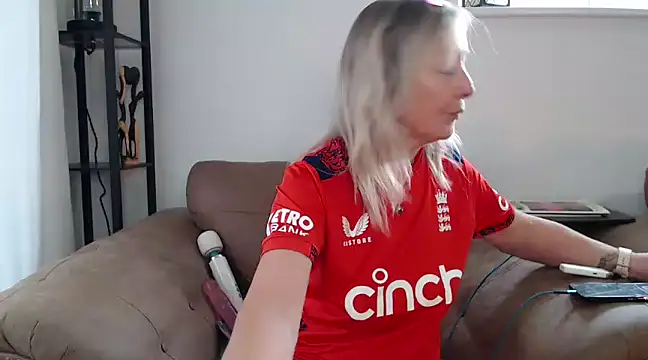 Snapshot of Ladystargazer1966 chatting on January 10, 12:36 pm Ladystargazer1966 online show from January 10, 12:36 pm