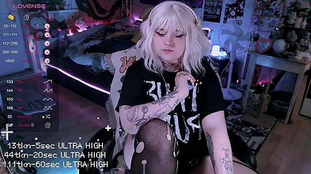 Snapshot of noori__hope chatting on September 9, 8:18 pm noori hope online show from September 9, 8:18 pm