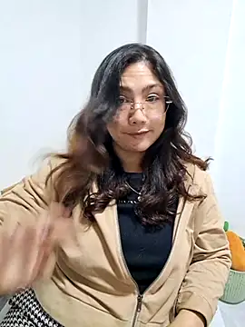 Mia Ruiz online show from November 4, 3:10 am