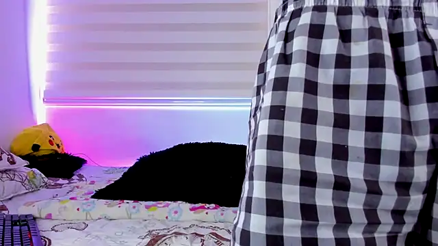 aldrinwhite online show from October 7, 5:03 pm