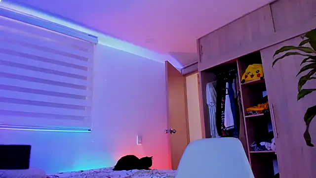 aldrinwhite online show from December 1, 4:30 pm