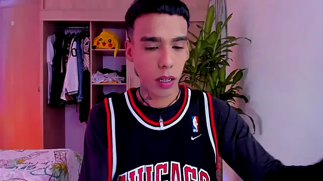 aldrinwhite online show from November 24, 5:35 pm