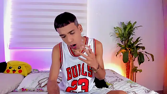 aldrinwhite online show from September 22, 6:36 pm