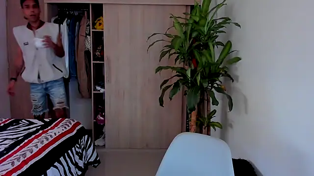 aldrinwhite online show from December 22, 6:19 pm