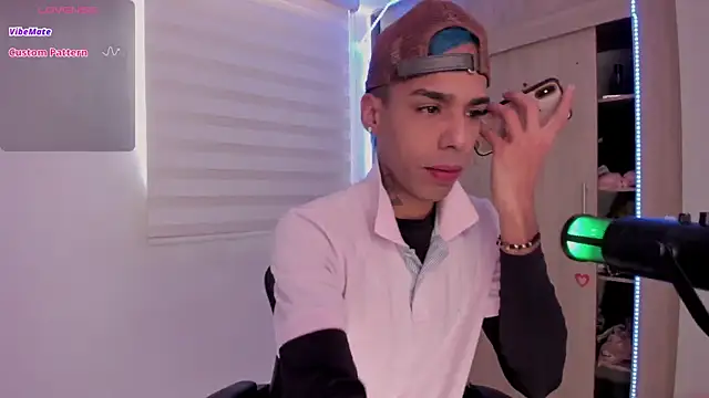 aldrinwhite online show from March 9, 4:00 pm