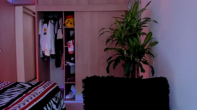 aldrinwhite online show from December 19, 3:47 pm