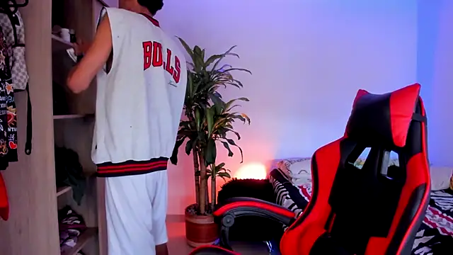 aldrinwhite online show from March 3, 5:09 pm