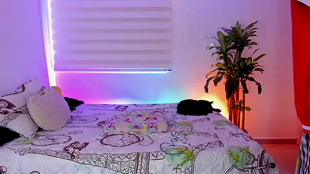 aldrinwhite online show from October 5, 6:20 pm