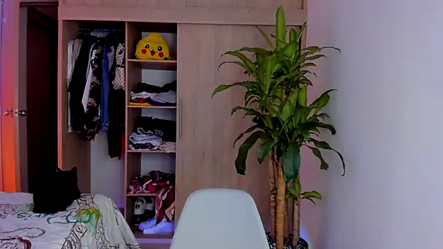 aldrinwhite online show from November 12, 8:56 pm