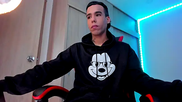 aldrinwhite online show from February 12, 5:13 pm