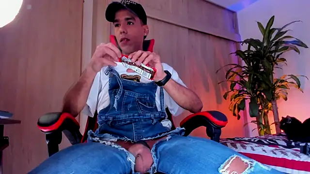 aldrinwhite online show from April 18, 5:37 pm