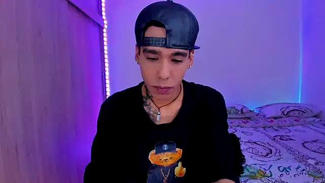 aldrinwhite online show from January 13, 5:17 pm