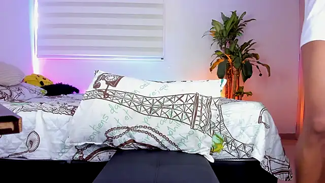 aldrinwhite online show from September 19, 6:01 pm