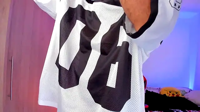 aldrinwhite online show from February 20, 3:36 pm