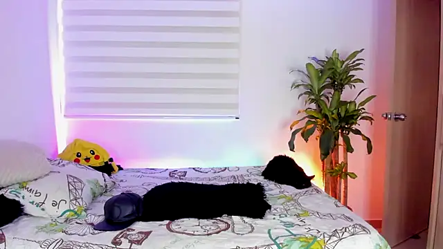 aldrinwhite online show from October 4, 6:31 pm