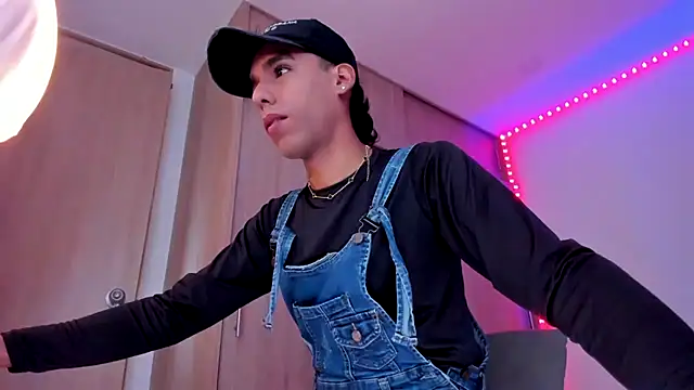 aldrinwhite online show from February 5, 5:31 pm