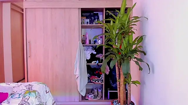 aldrinwhite online show from November 23, 1:43 pm