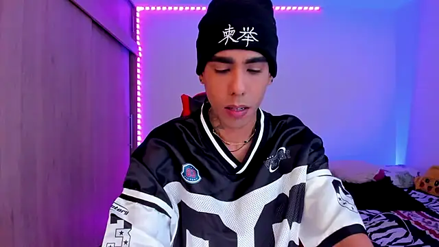 aldrinwhite online show from February 10, 4:17 pm