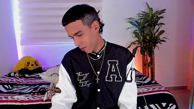 aldrinwhite online show from October 30, 6:05 pm