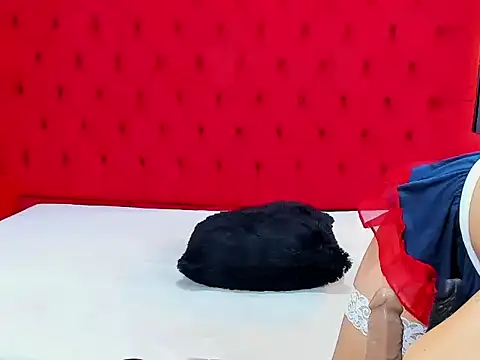 KateTompson  online show from May 27, 8:38 pm