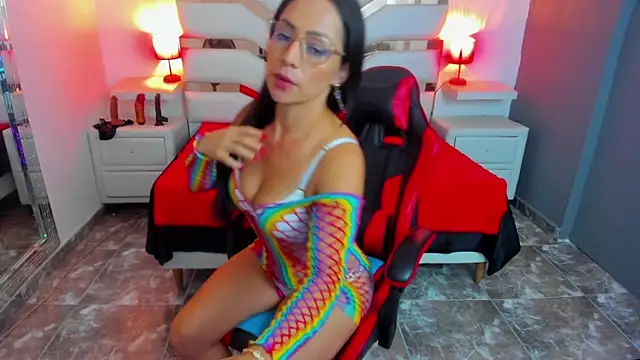 Snapshot of KateTompson_ chatting on September 21, 12:21 pm KateTompson online show from September 21, 12:21 pm