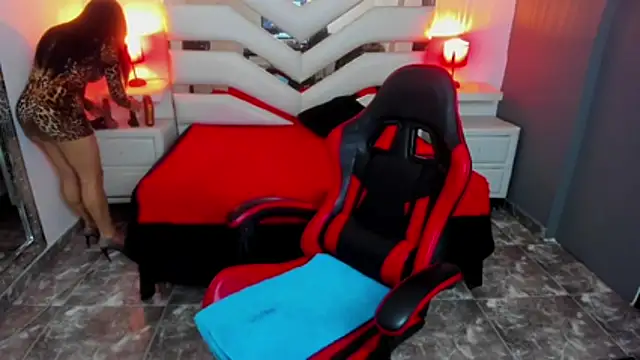 Snapshot of KateTompson_ chatting on November 20, 8:42 pm KateTompson online show from November 20, 8:42 pm