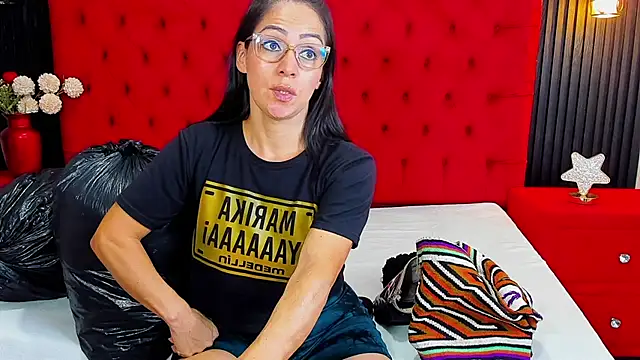 KateTompson  online show from July 21, 7:37 pm