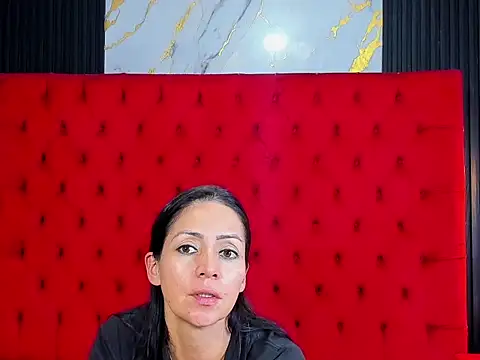 KateTompson  online show from June 7, 7:30 pm