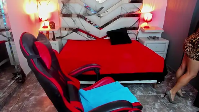 Snapshot of KateTompson_ chatting on October 28, 12:37 pm KateTompson online show from October 28, 12:37 pm