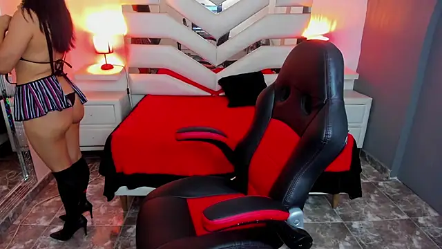 KateTompson  online show from February 2, 1:10 pm