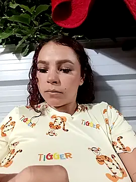 Snapshot of Mommy-Hot chatting on March 4, 2:19 am Mommy-Hot online show from March 4, 2:19 am