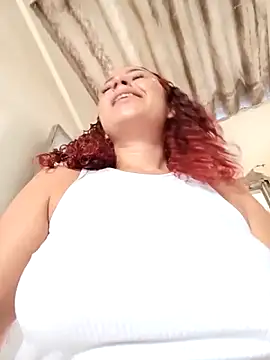 Snapshot of Mommy-Hot chatting on October 10, 2:51 pm Mommy-Hot online show from October 10, 2:51 pm